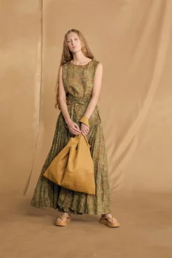 U XL, mustard leather bag
