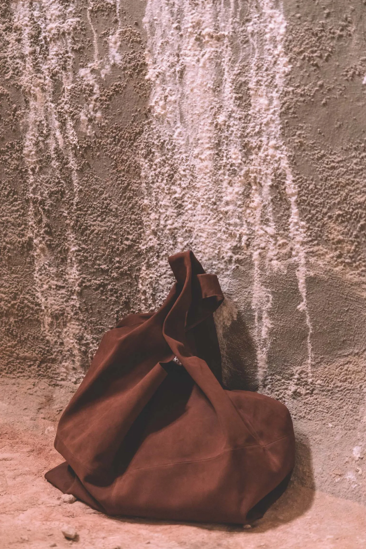U XL, tobacco suede bag
