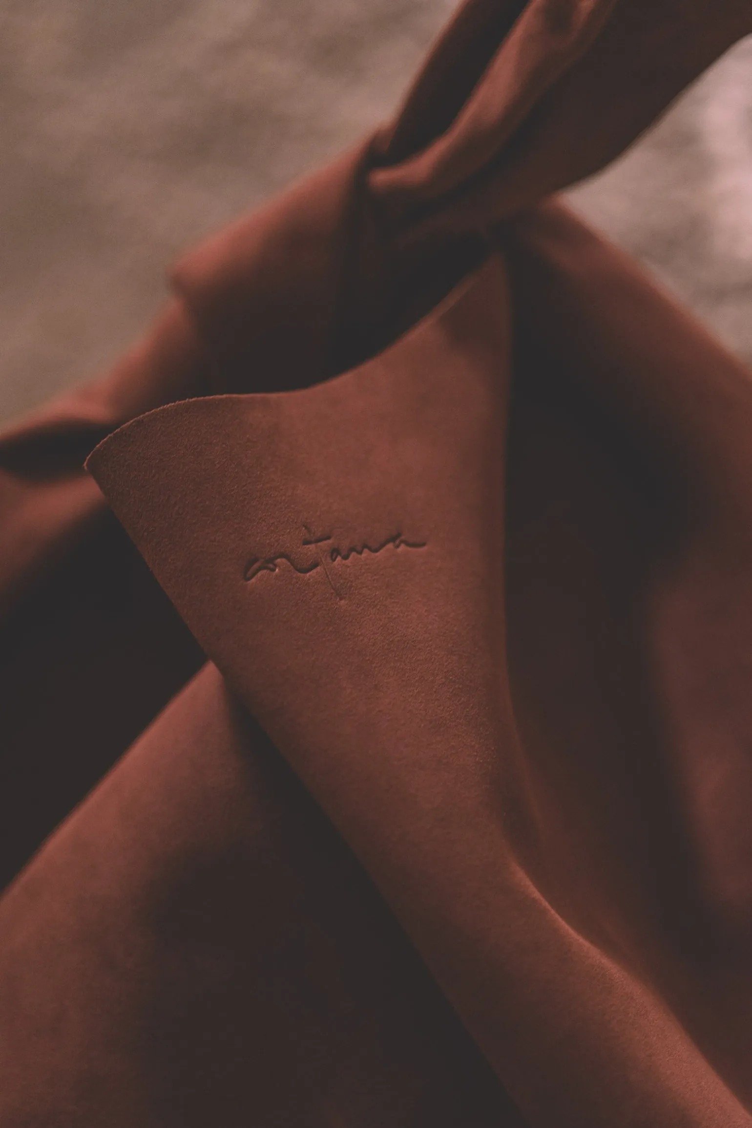 U XL, tobacco suede bag