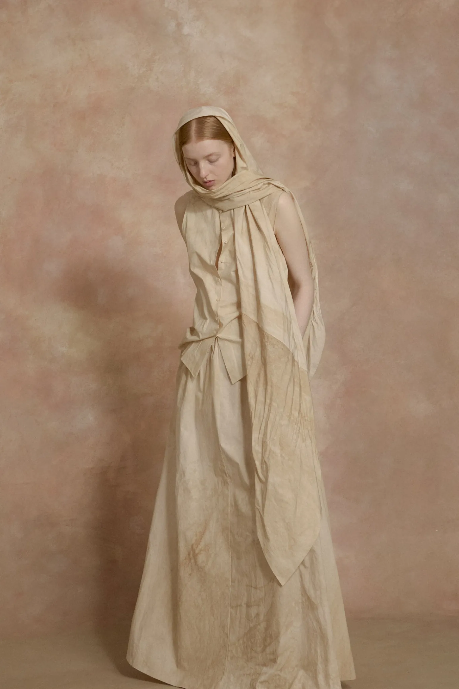 Yoko, fade beige top